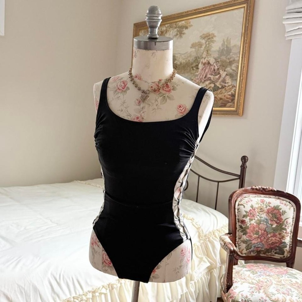 sirena‎ black one piece swimsuit tagged a size 10